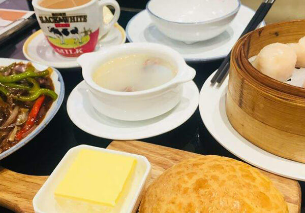 金翠河港式茶餐厅丰富的美食